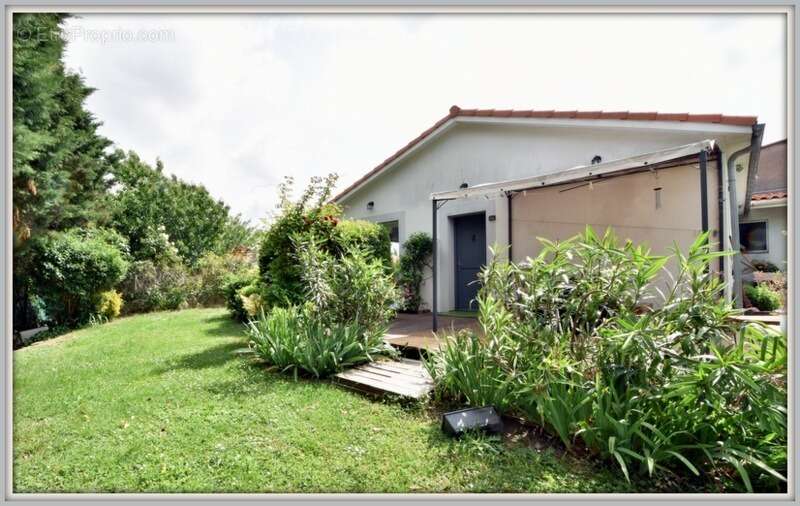 Maison à LAPEYROUSE-FOSSAT