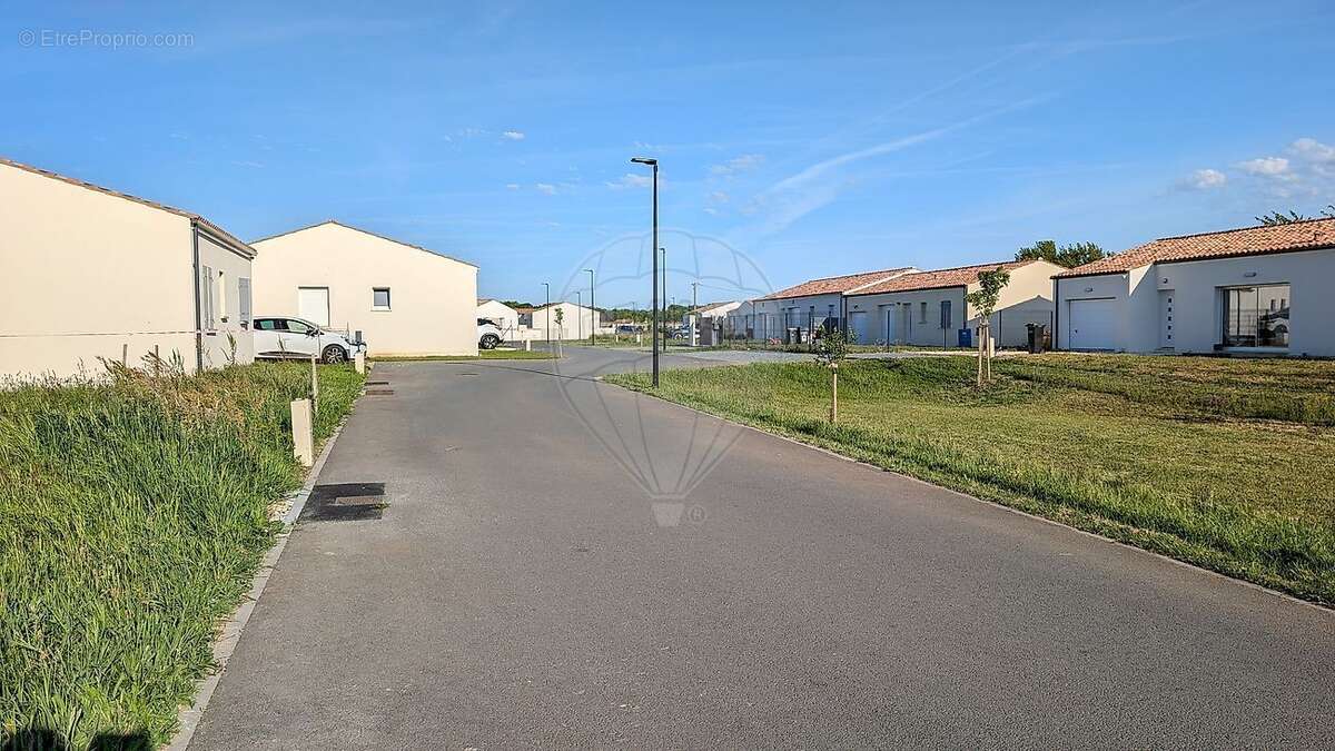 Terrain à MEURSAC