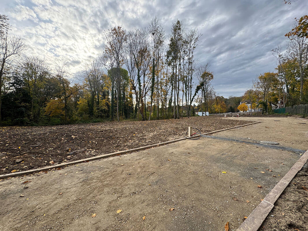 Terrain à MONTFORT-L&#039;AMAURY