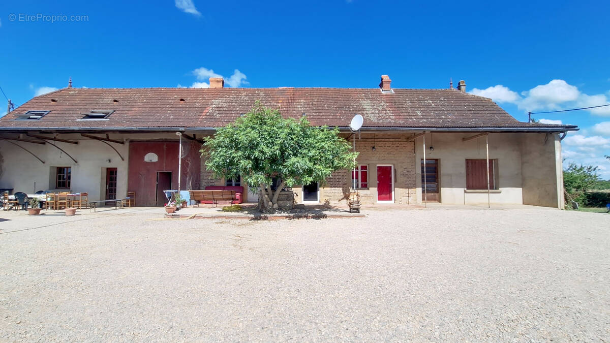 Maison à SAILLENARD