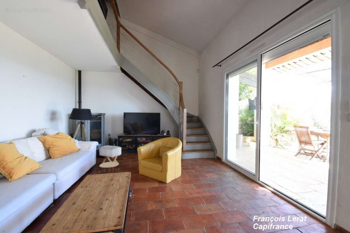 Maison à vendre 7 pièces MANOSQUE (04) - Quartier La Rochette - 169 m² habitable - 4 chambres - Piscine - Garage - 647 000 € hon - photo 7