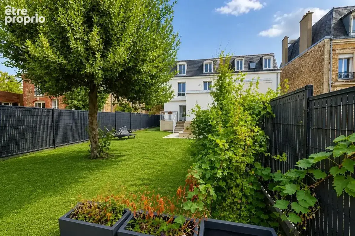 Maison de 7 pièces de 130 m² à Enghien-les-Bains - photo 2