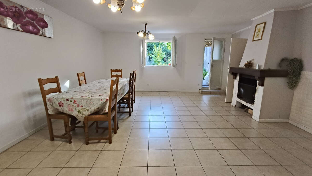 Maison à SAINT-MARTIN-LACAUSSADE