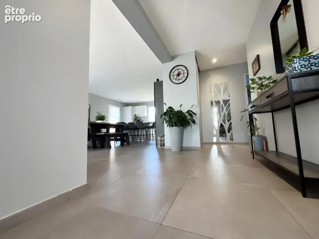 Magnifique maison de 118 m² en R+1 sur un terrain de 435 m²  en 3 faces piscinable et sans vis-à-vis - photo 2