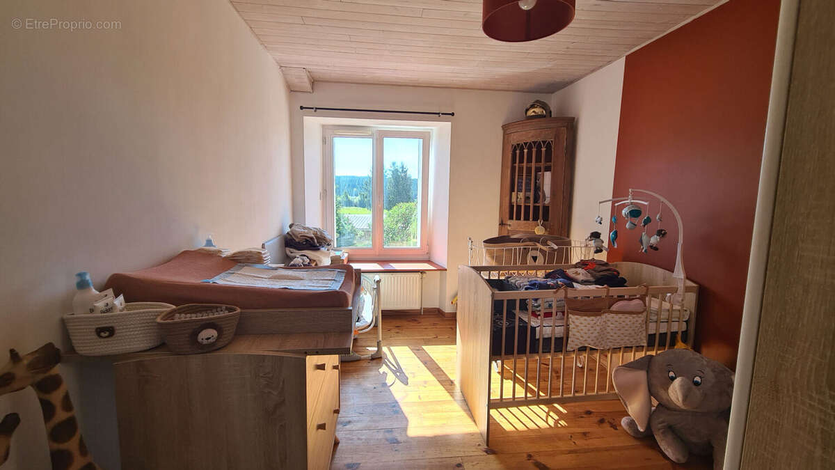 Maison à SAINT-ROMAIN-LACHALM