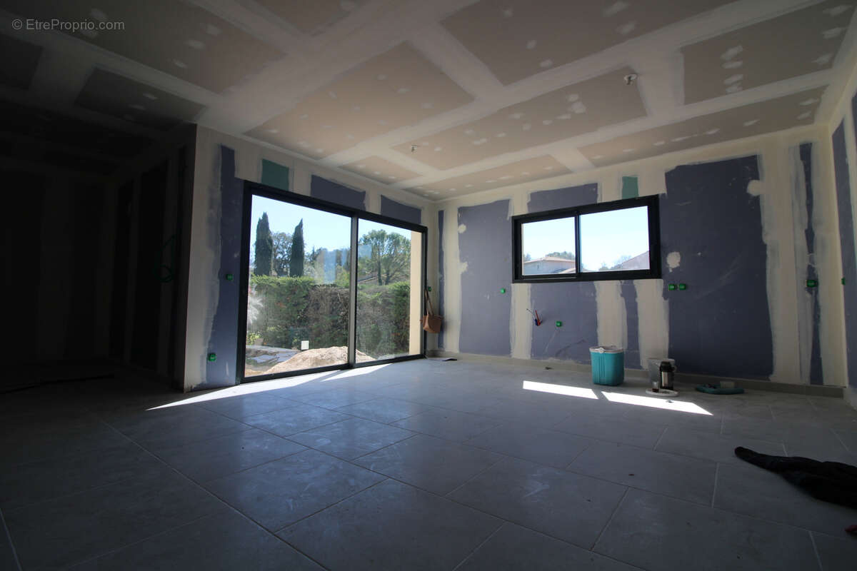 VILLA 102 m2 habitable. Terrain 500 m2. - photo 9
