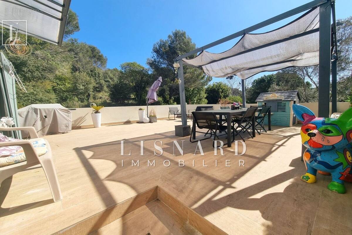 Appartement à VALLAURIS