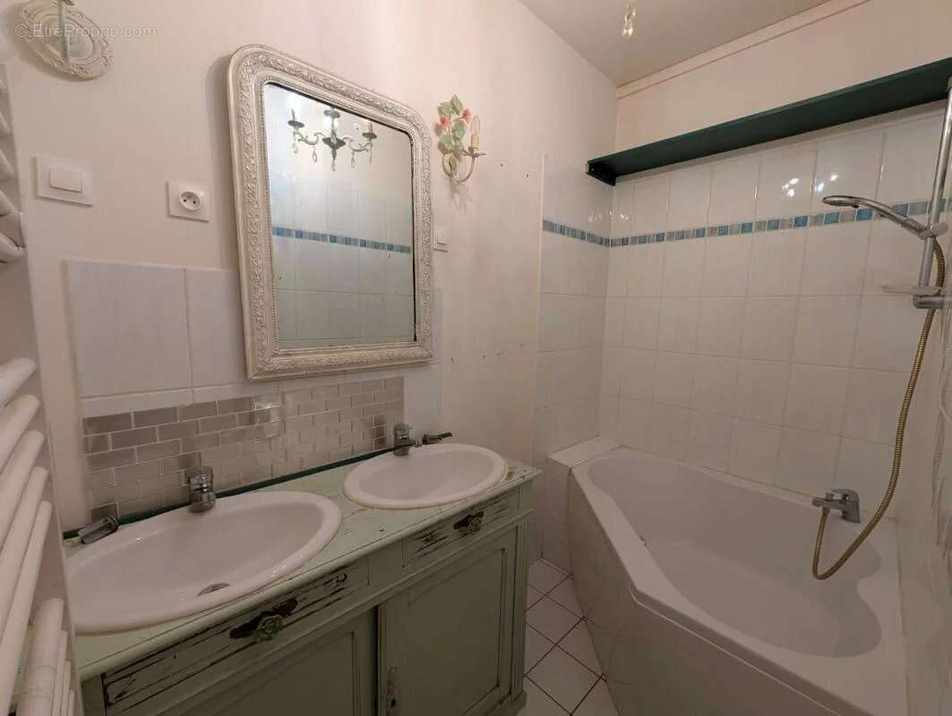 Appartement à REMOULINS