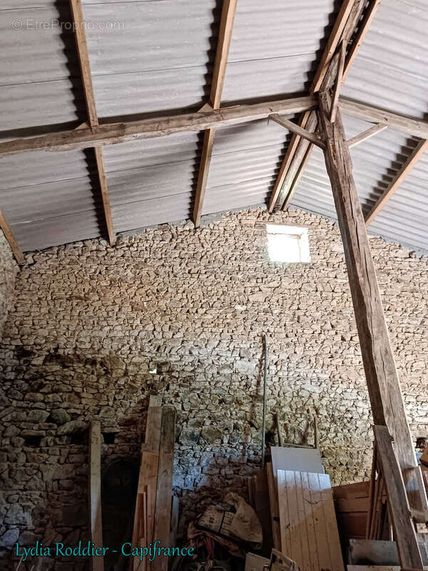 Fermette 10 pièces - grande grange - Rare à SAINT VICTOR MONTVIANEIX (63550) en Auvergne-Rhône Alpes - photo 42