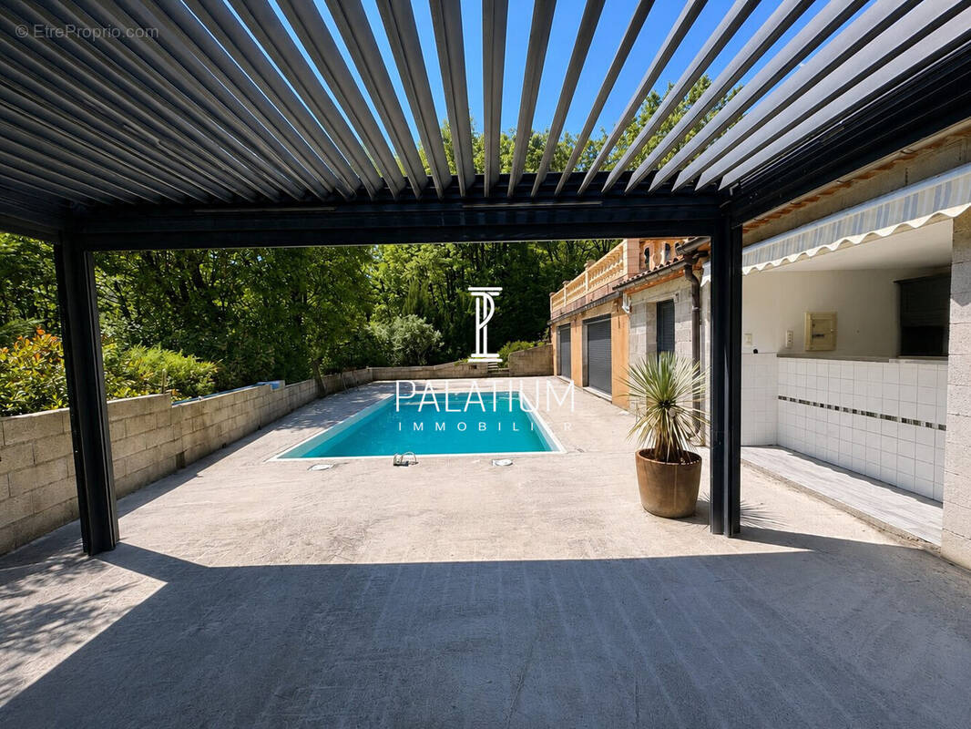 Maison à NOYERS-SUR-JABRON