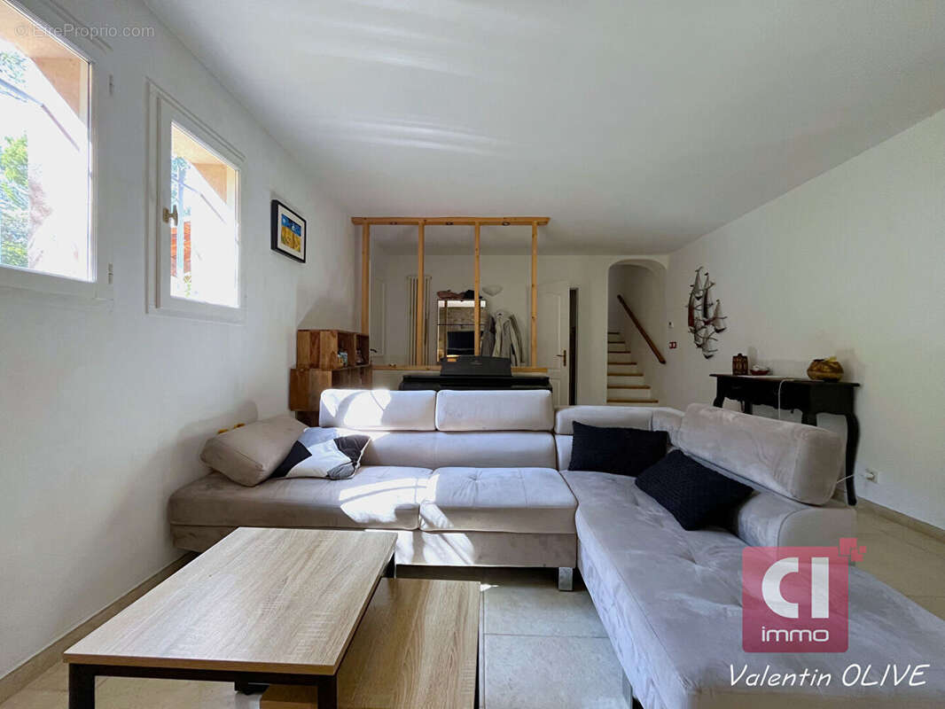 Maison à MEOUNES-LES-MONTRIEUX