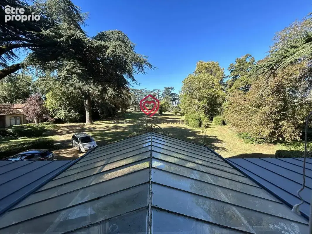 Manoir en bordure de rivière avec parc et dépendances - photo 25