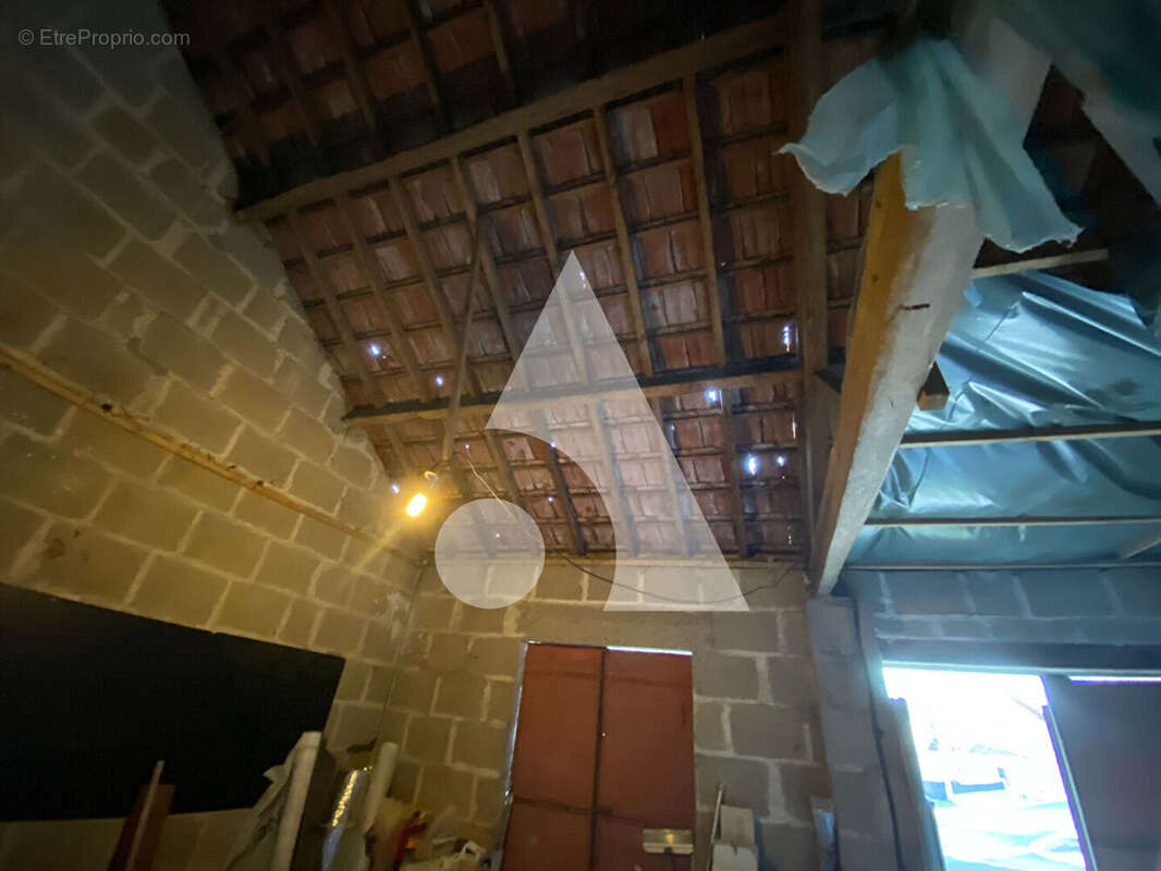 Commerce à LA CLOTTE