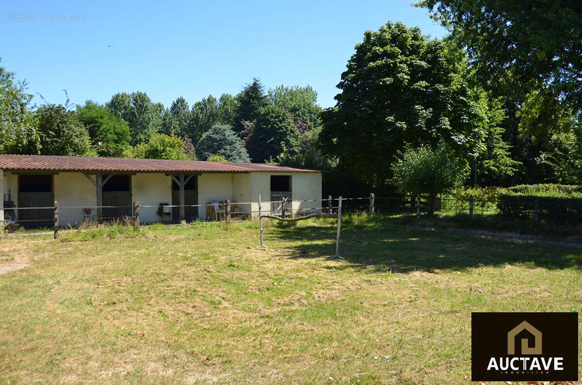 Manoir de caractère à Alençon ? 3,5 ha, fenêtres à meneaux, maison d'amis, 6 chambres - photo 5