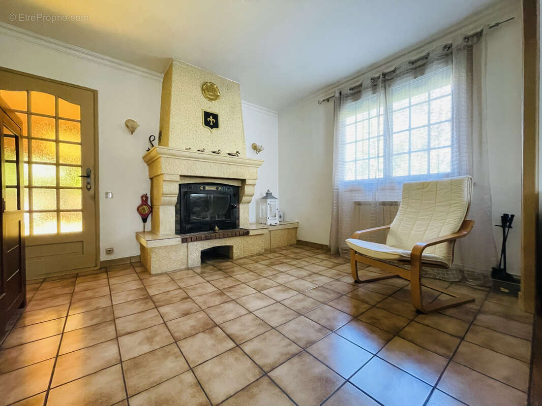 Maison à SAINT-PANTALEON-DE-LARCHE