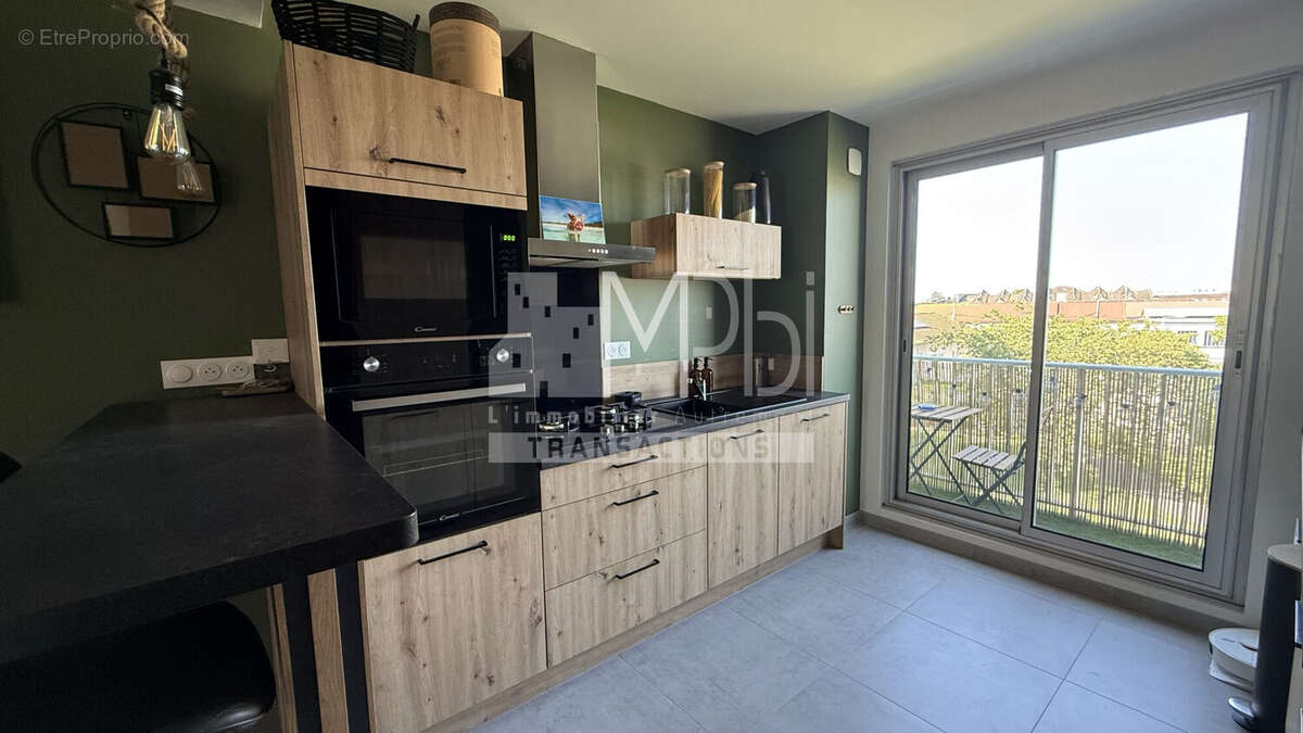 Appartement à PERONNAS