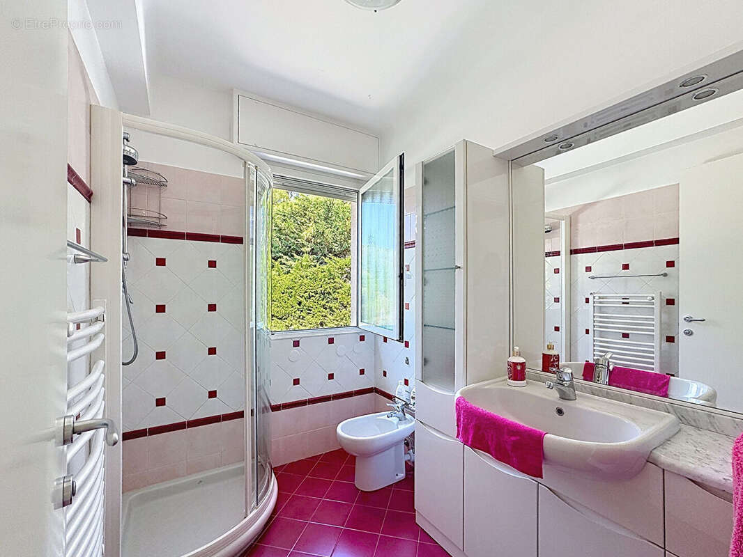Appartement à ROQUEBRUNE-CAP-MARTIN