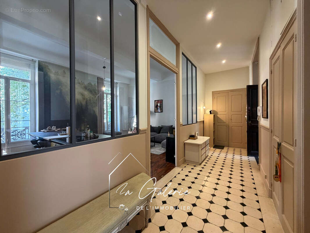 Magnifique appartement renove en hyper centre de grenoble - photo 3