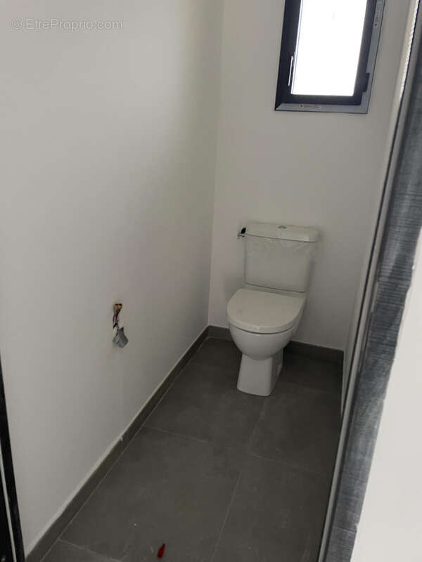 Maison à SAINT-JULIEN-DE-PEYROLAS