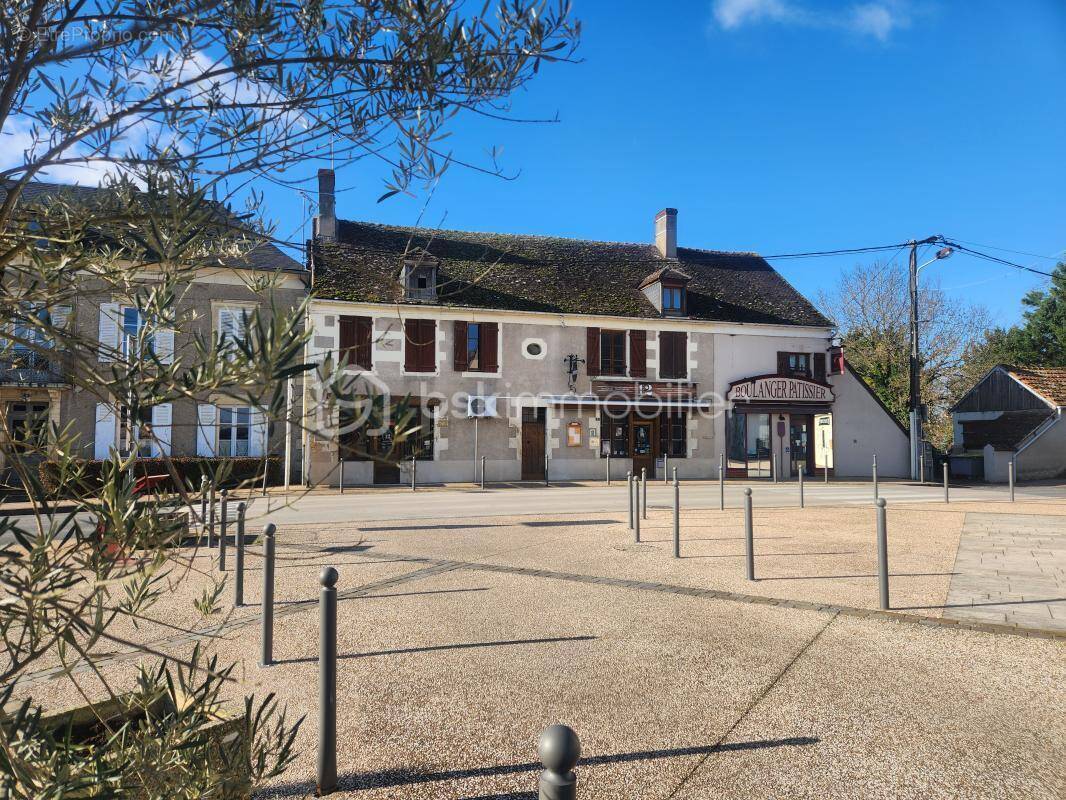 Commerce à COURS-LES-BARRES