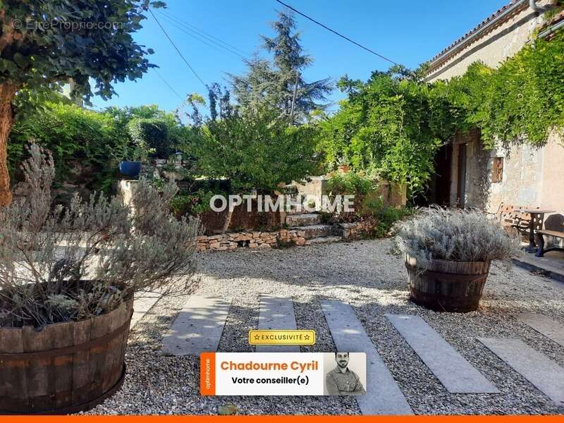 Maison à JAVERLHAC-ET-LA-CHAPELLE-SAINT-ROBERT