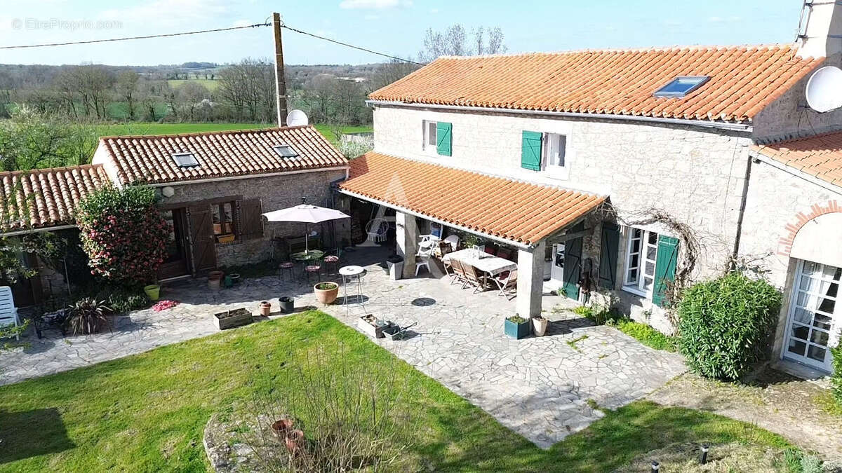 Maison à LE POIRE-SUR-VIE
