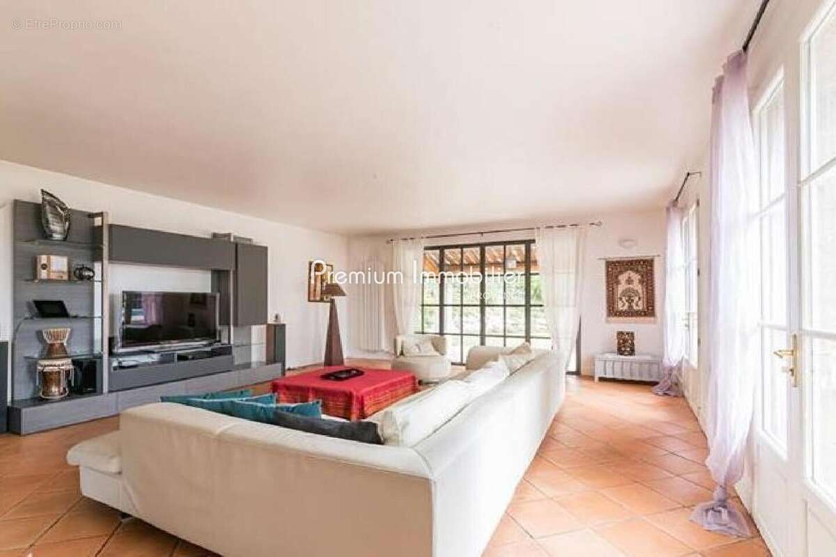 Maison 270 m² à Aix-En-Provence  - photo 3