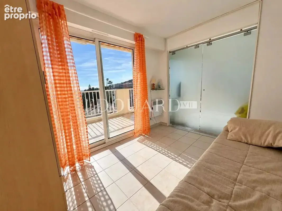 En exclusivité deux pièces en dernier étage avec spacieuse terrasse, cave et parking, à quelques pas des plages - photo 19