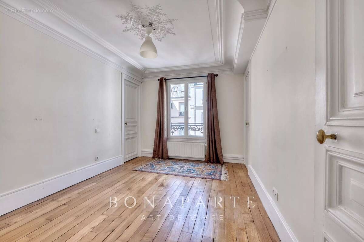Appartement à PARIS-8E