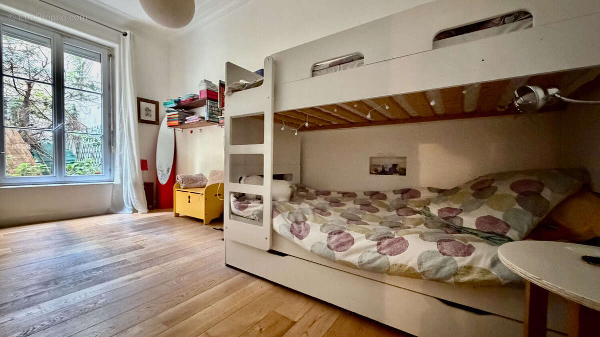 Appartement à PARIS-10E