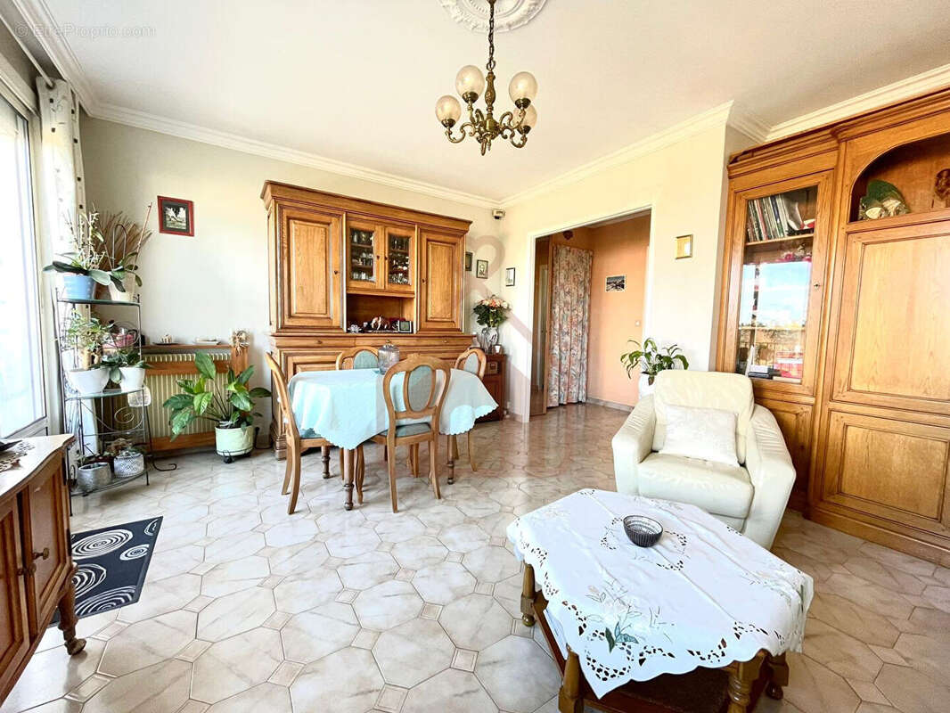 Appartement à L&#039;HAY-LES-ROSES