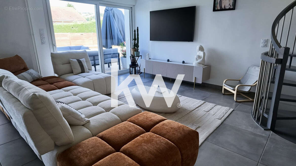 Maison 170 m² à Le Chambon-Feugerolles  - photo 6