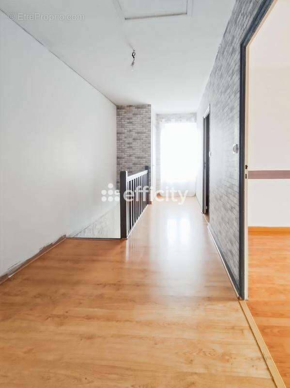 Maison à CROIX-CHAPEAU