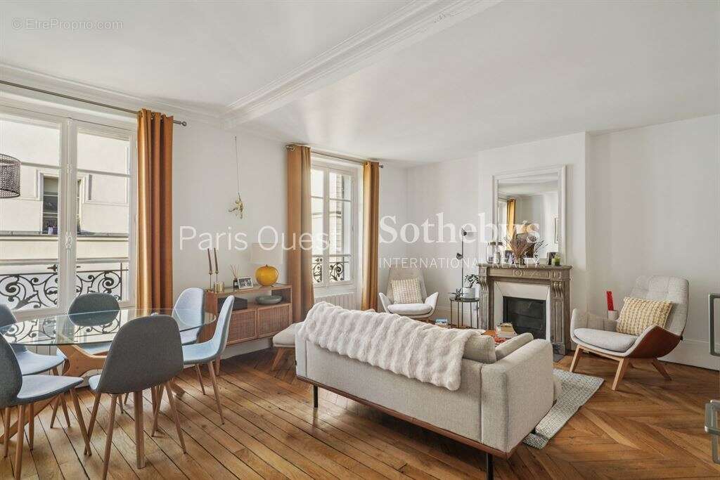 Appartement à PARIS-8E