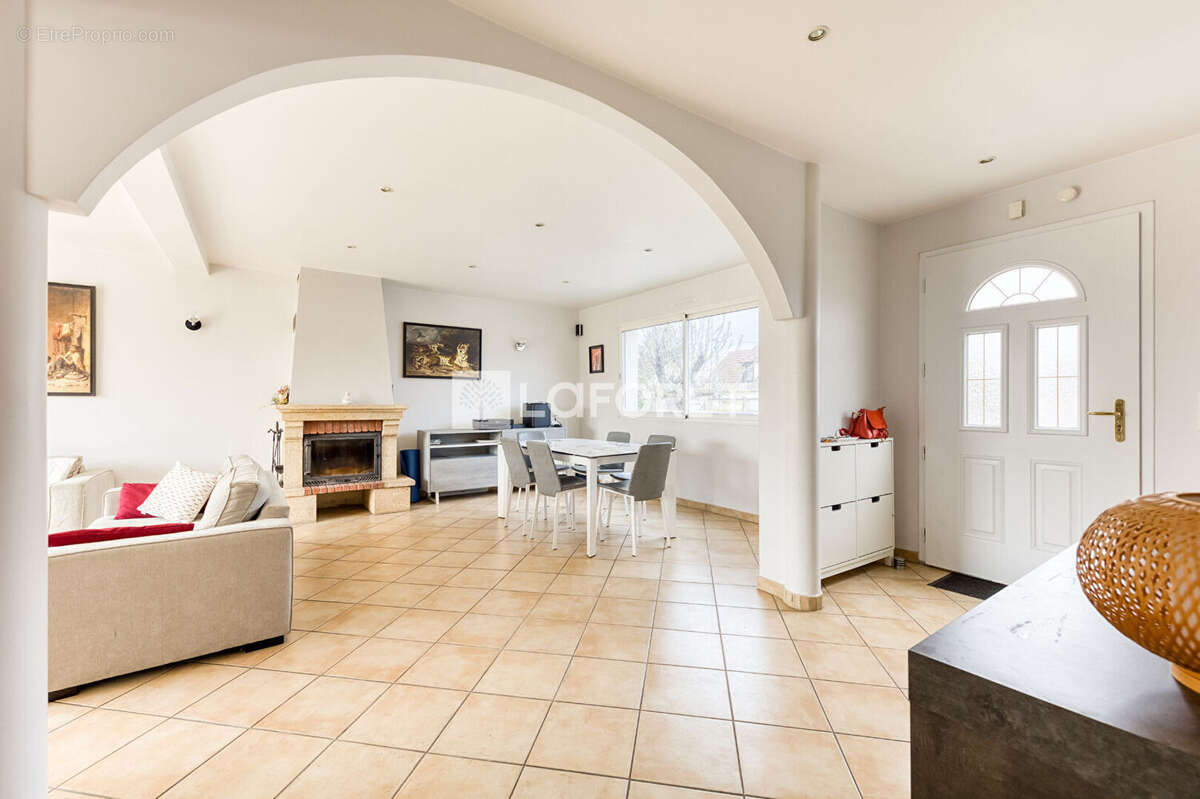 Maison à LIVERDY-EN-BRIE