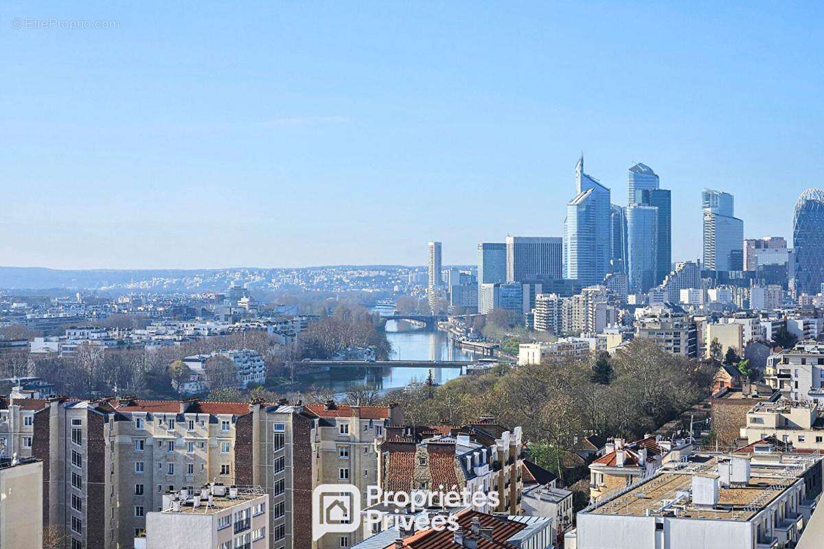 Appartement à COURBEVOIE