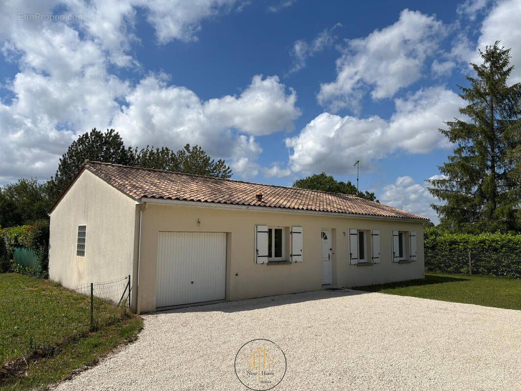 Maison à MAGNAC-SUR-TOUVRE