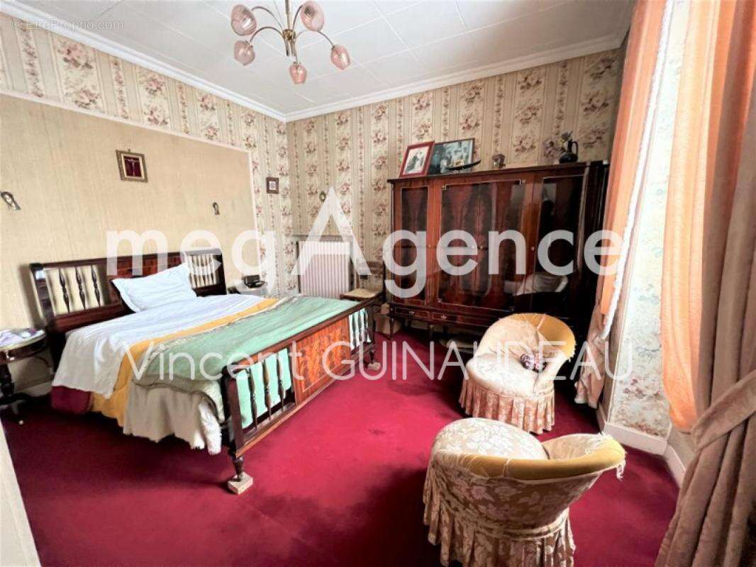 Maison à SAINT-MACAIRE-EN-MAUGES