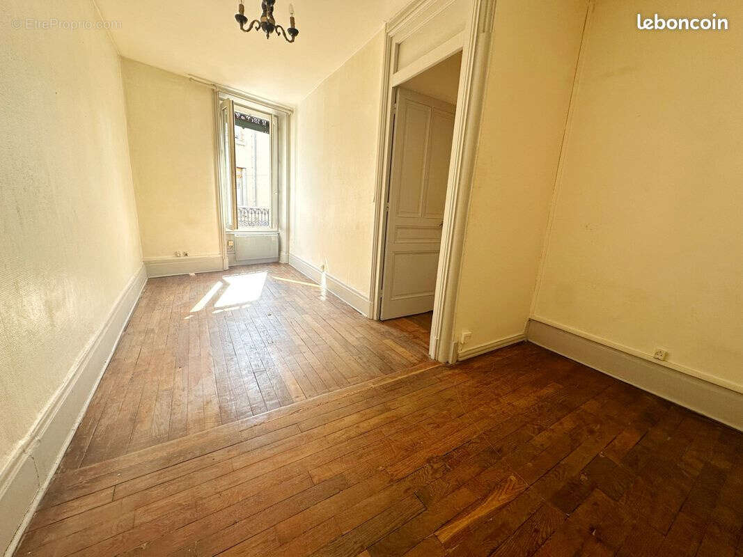 Appartement à PIERRE-BENITE