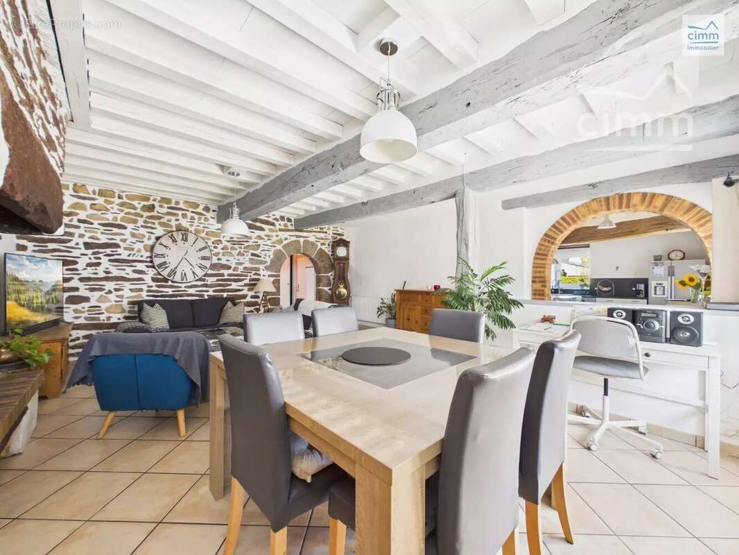 Maison à SAINT-THURIAL