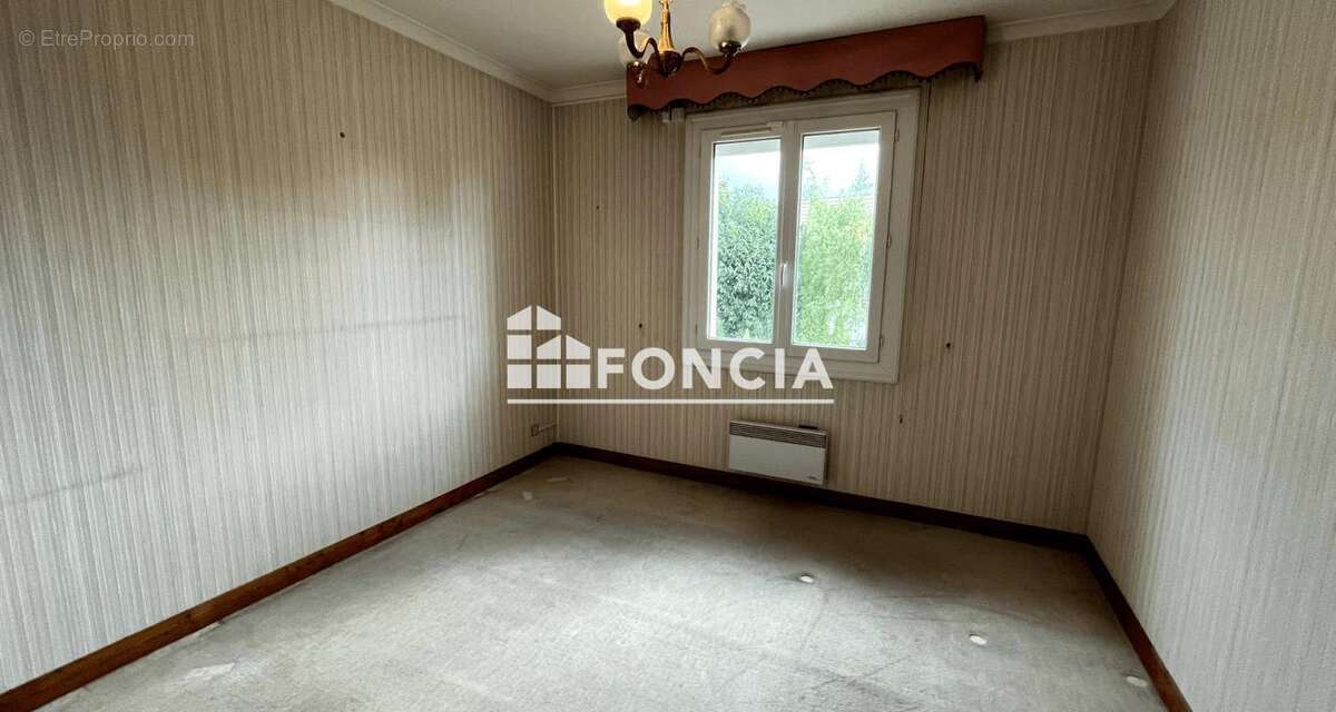 Maison à SAINT-JEAN-DE-LA-RUELLE