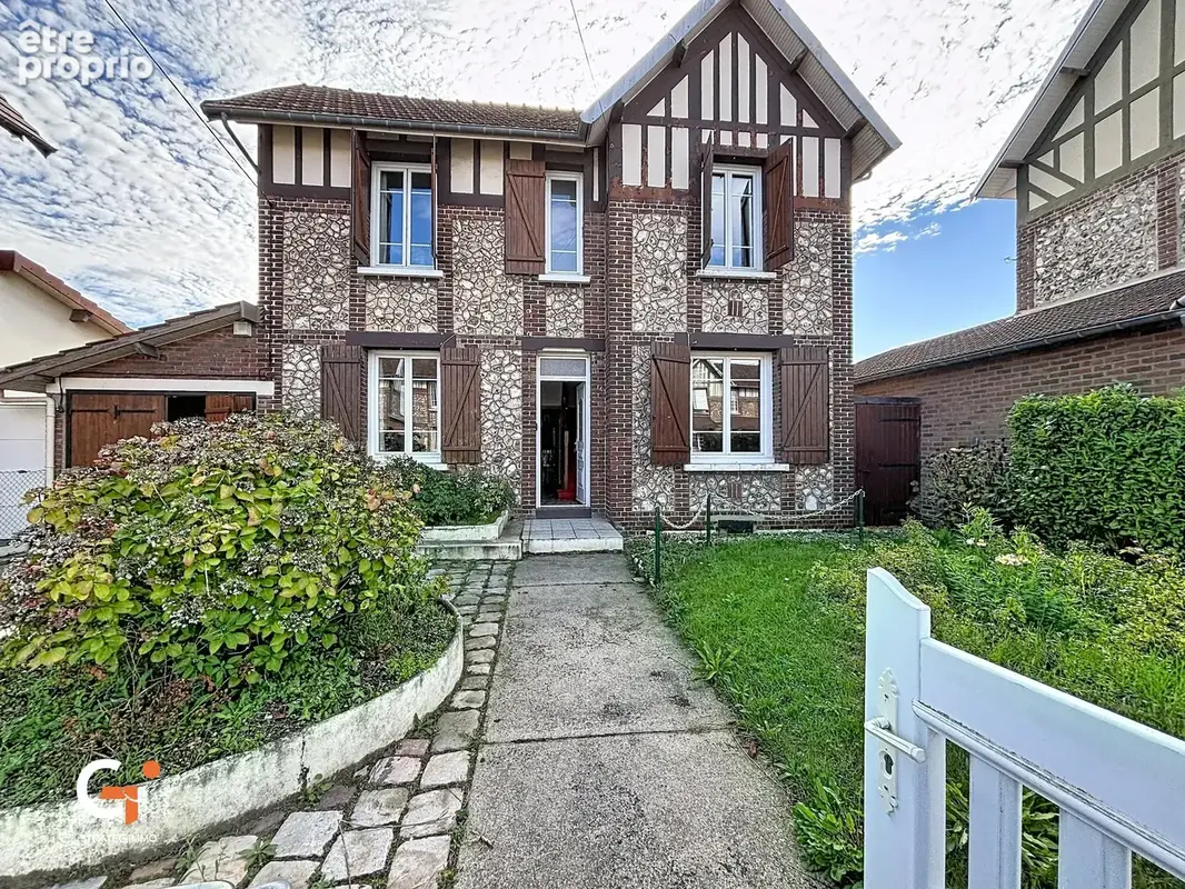 Maison à SAINT-ETIENNE-DU-ROUVRAY