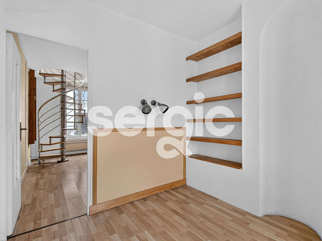 Appartement à PARIS-14E