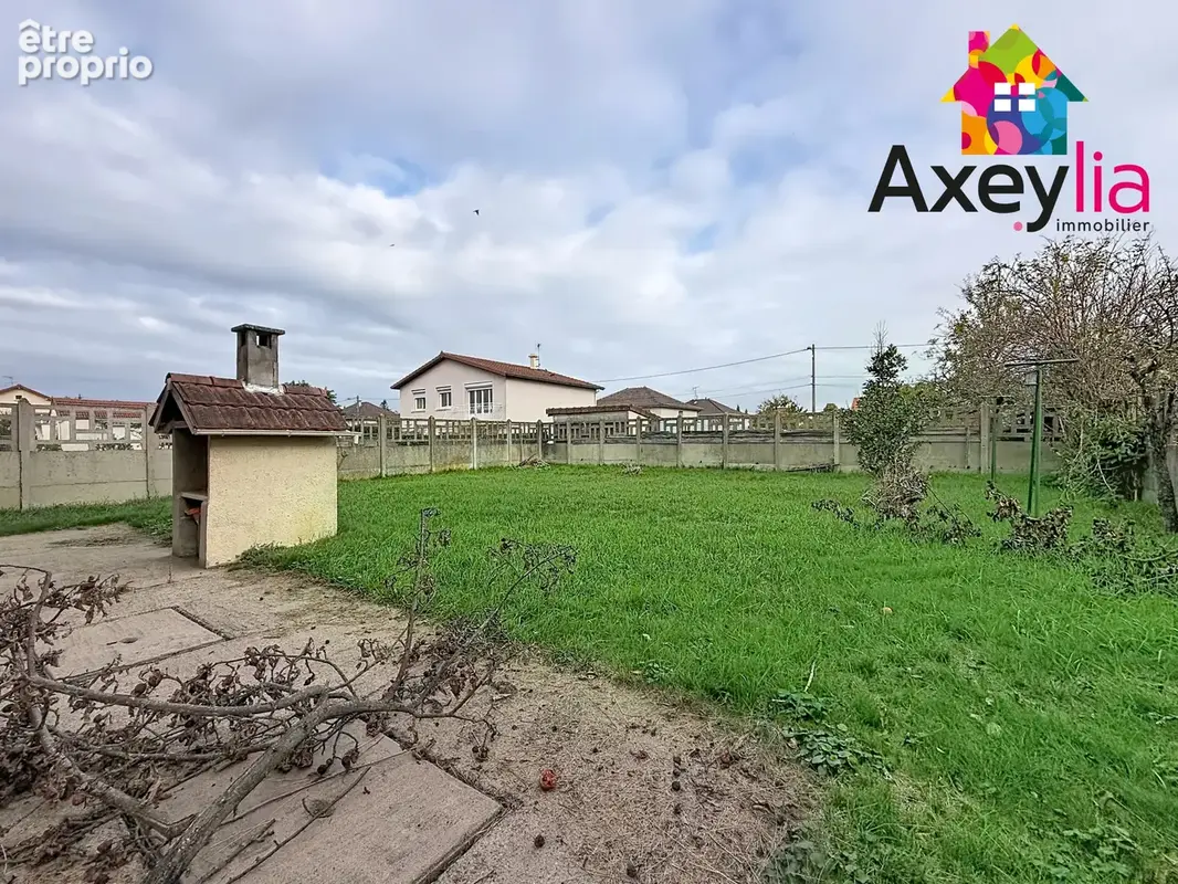 A vendre - mably - maison d'habitation rénovée élevée sur sous-sol avec trois chambres, garage et terrain - photo 2