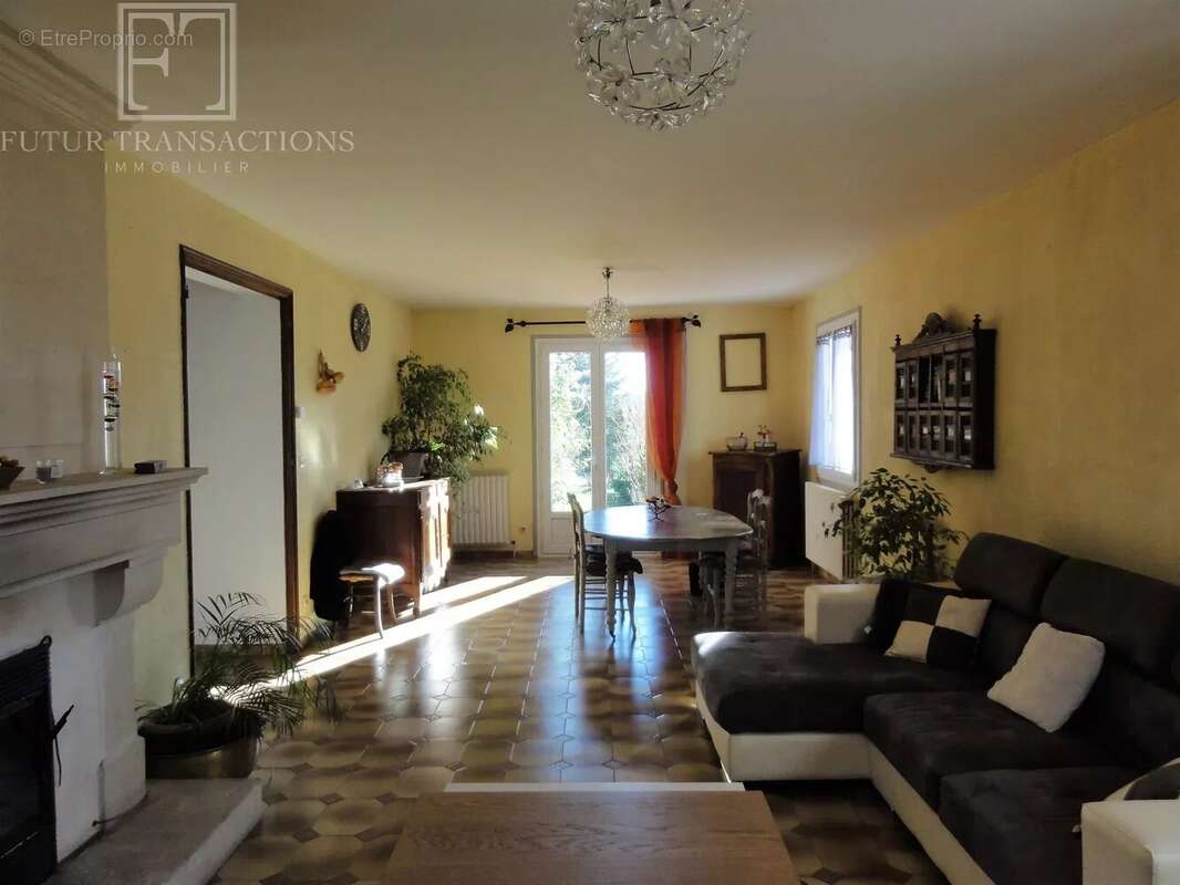 Maison à CHAMPAGNAC-DE-BELAIR