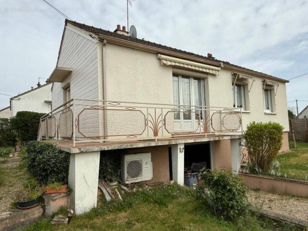 Maison à CHENY