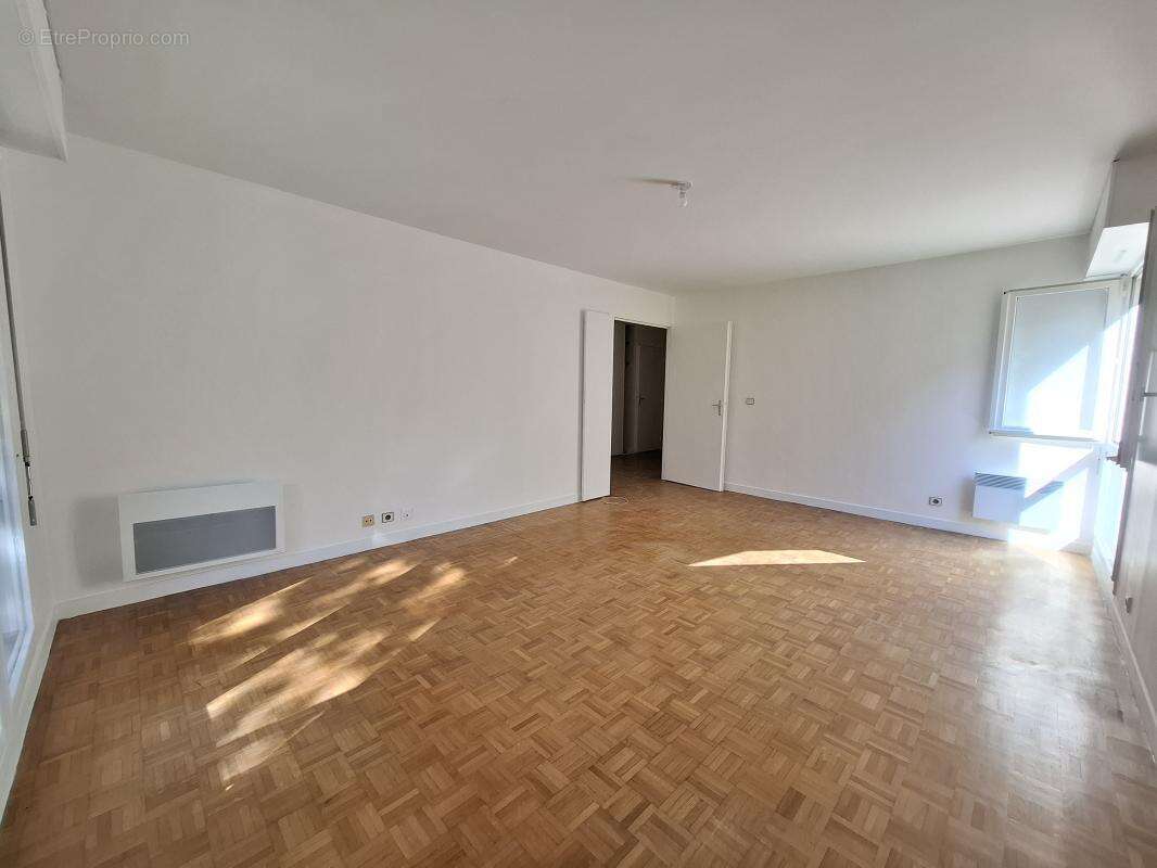 Appartement à LA GARENNE-COLOMBES