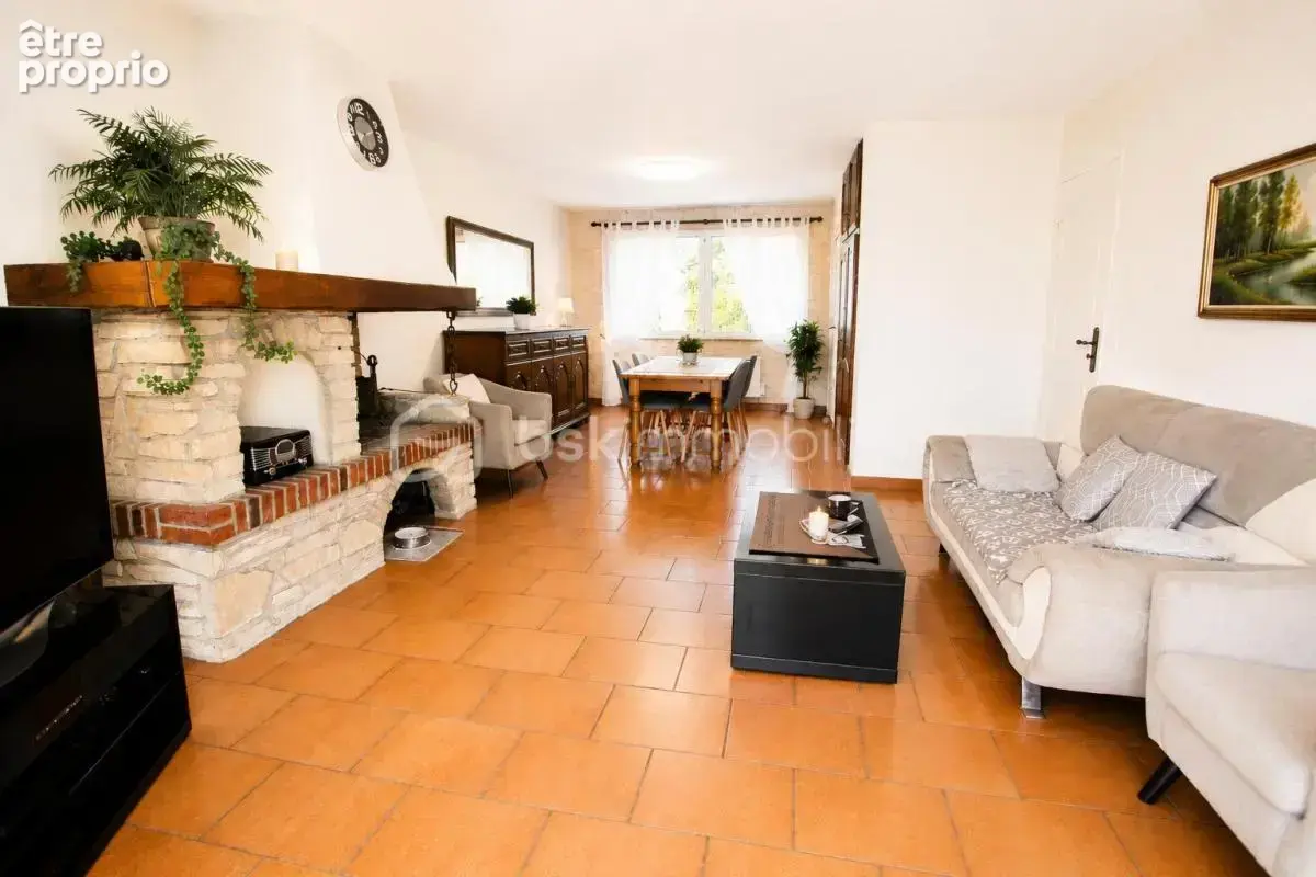 A 10 minutes de MAINTENON et de la gare, maison de plein pied de 93 m² sur terrain boise de 2123 m² de superficie, plat clos, un - photo 2