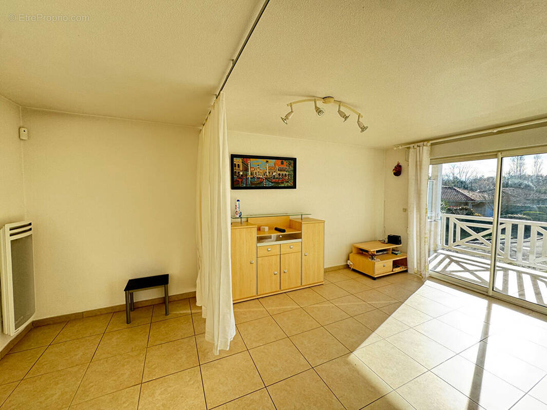 Appartement à ANGRESSE