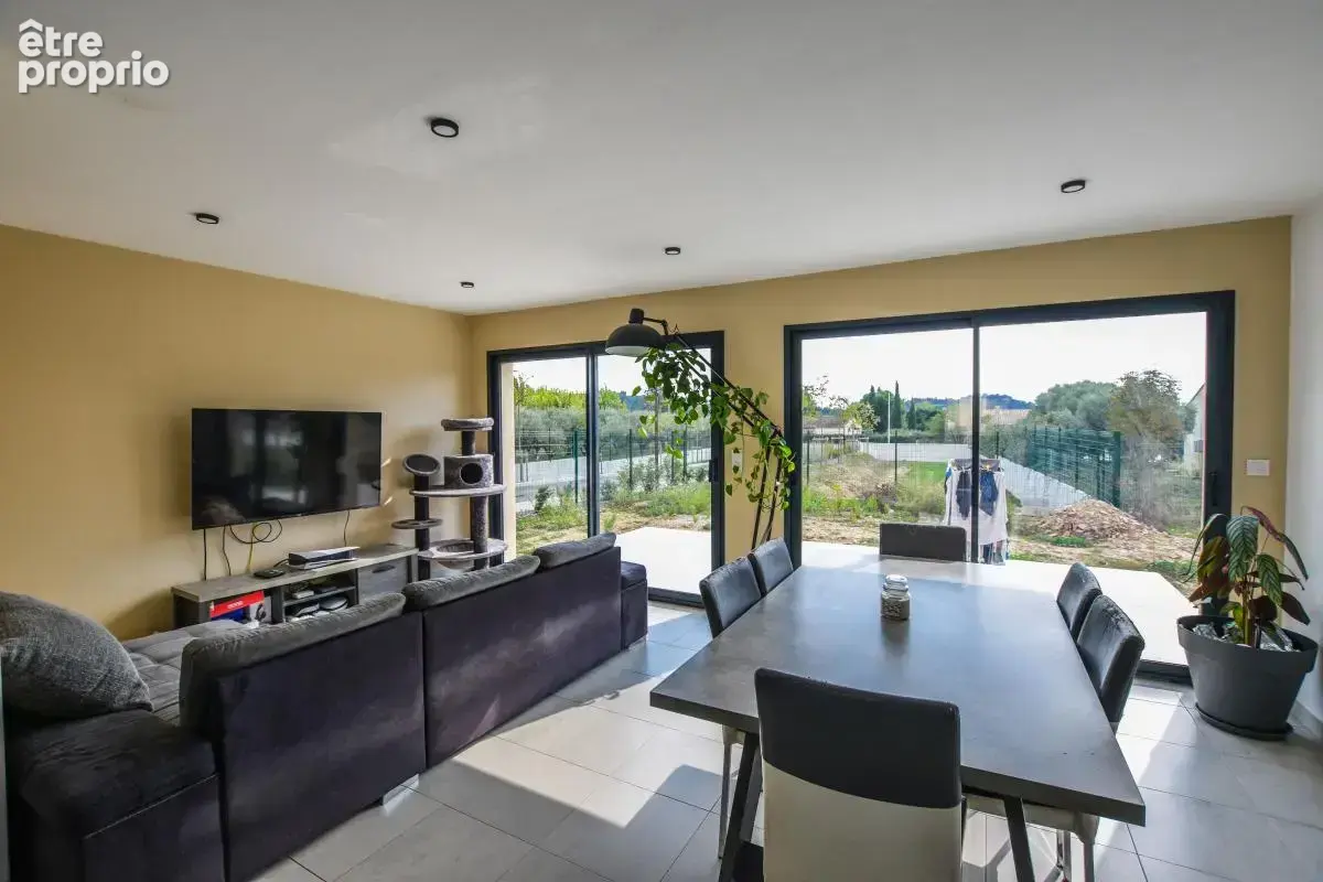 Superbe maison neuve avec DPE A, trois chambres, jardin et garage à Domazan ! - photo 3